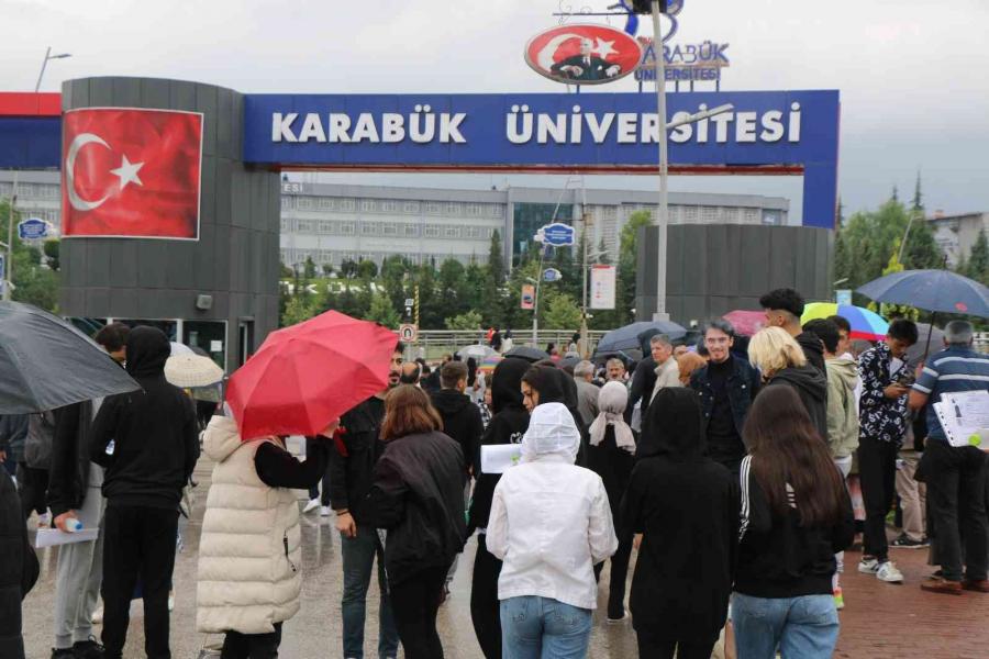 Bu Sefer Tedbi̇rli̇ Davranıp Sınava Vakti̇nde Geldi̇ler