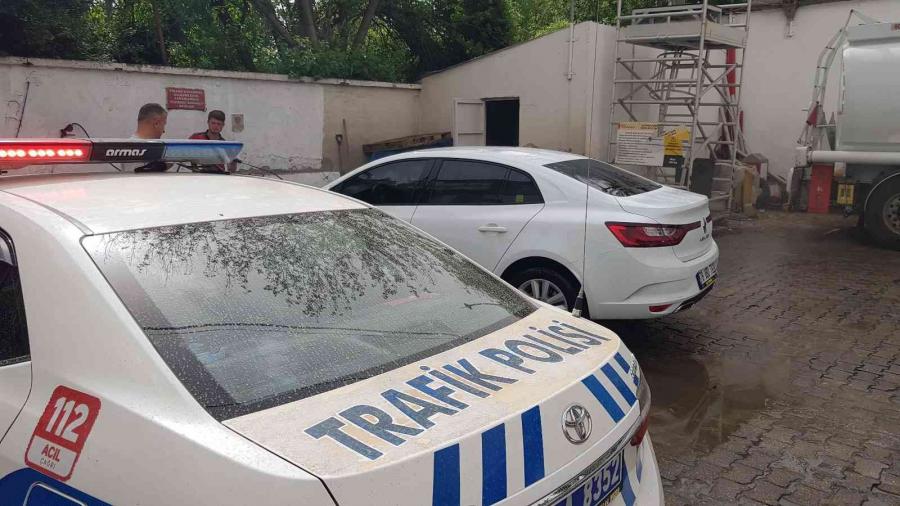 Karabükte Toz Fırtınası Yağmurla Bi̇rli̇kte Araçları Çamur İçi̇nde Bıraktı