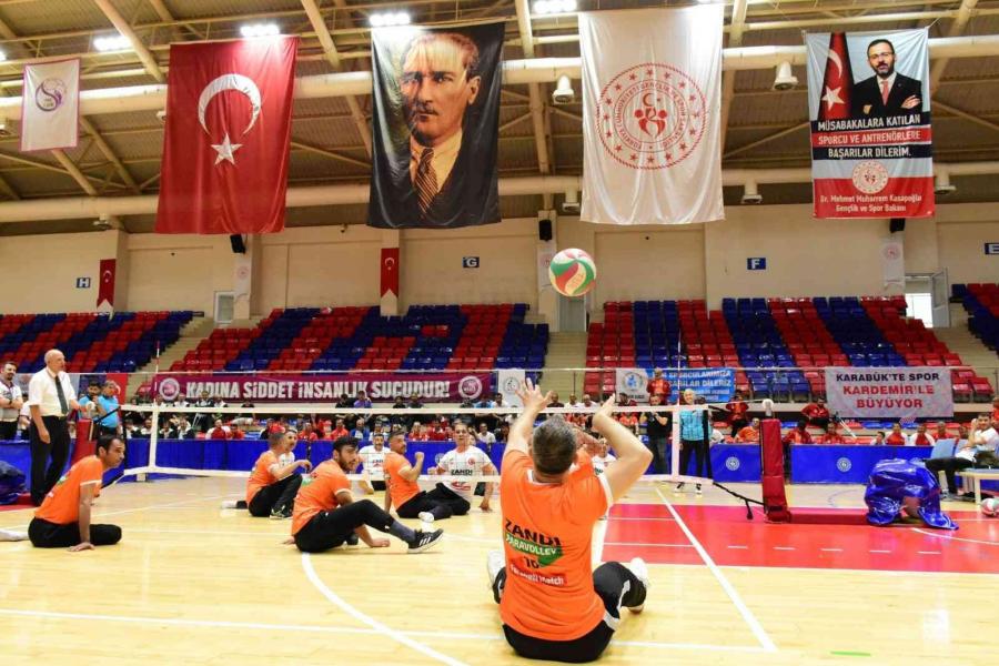 Oturarak Voleybol Süper Li̇g Müsabakaları Karabükte Başladı