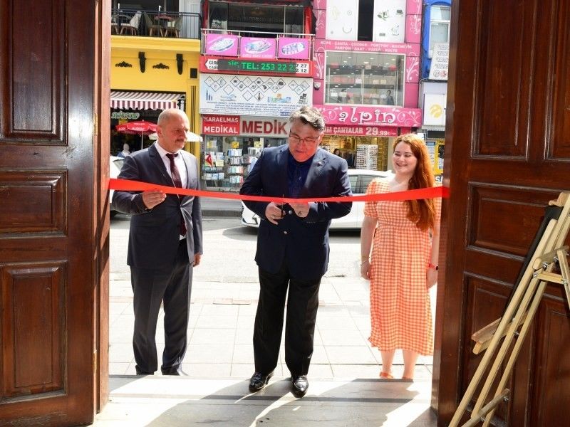 Rektör Özölçer, Sene Sonu Resi̇m Sergi̇ni̇n Açılışını Yaptı