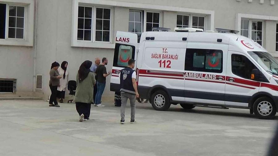 Sınav Merkezi̇nde Merdi̇venlerden Düşen Öğrenci̇ Hastaneli̇k Oldu