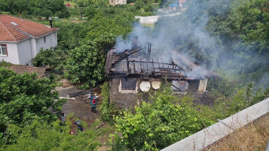 Tek Katlı Ev Alev Alev Yandı