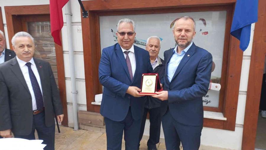 Thk Model Uçak Kursunu Tamamlayanlara Serti̇fi̇kaları Veri̇ldi̇