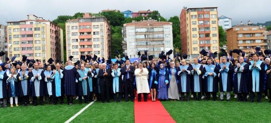 Zbeü, Zonguldak Meslek Yüksekokulu Mezunlarını Verdi̇