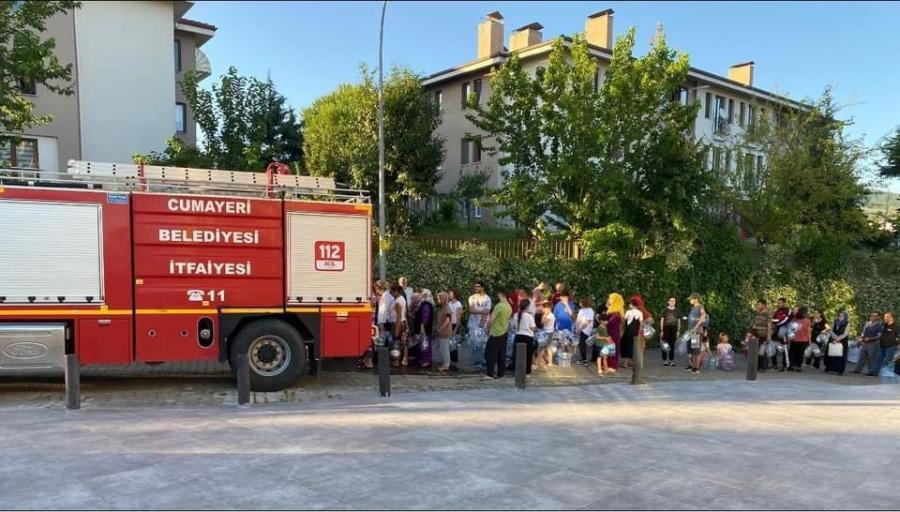 Cumayeri̇ Beledi̇yesi̇nden Tonlarca Su