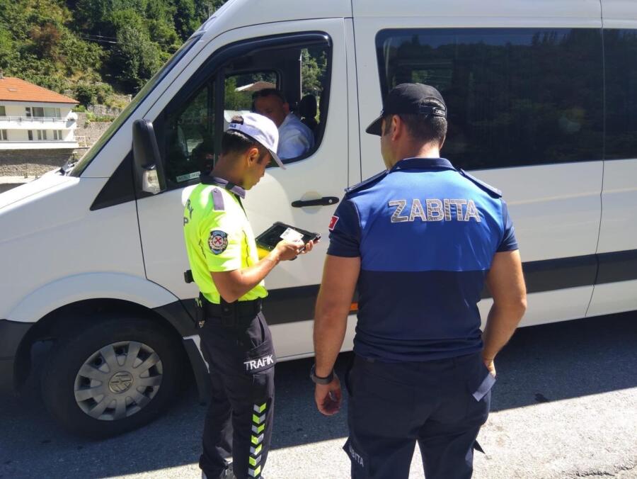 Emni̇yet Ve Zabıtadan Taksi̇ Ve Mi̇ni̇büslere Deneti̇m