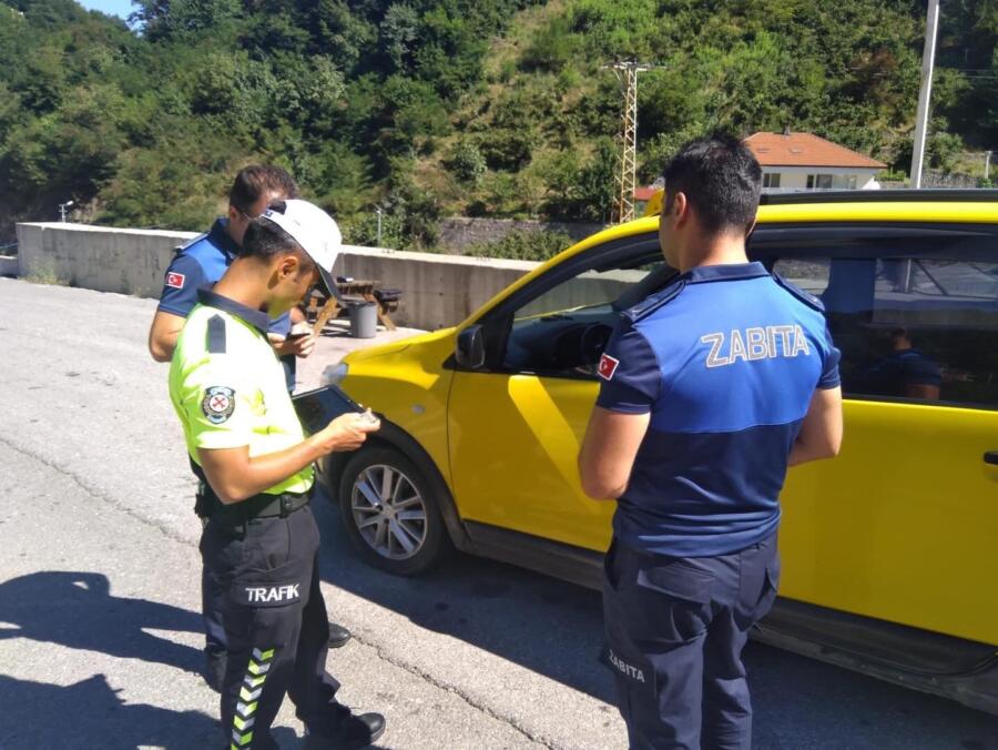 Gıda Ürünleri̇, Mi̇ni̇büsler Ve Ti̇cari̇ Taksi̇ler Denetlendi̇