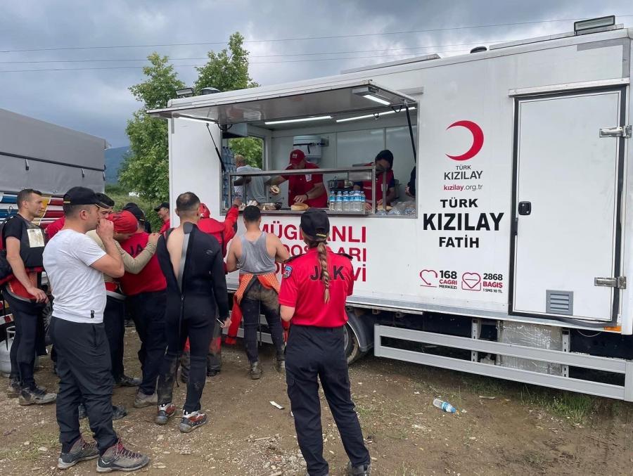 Kayıp Operatörü Arama Çalışmalarına Katılan 650 Personele Kızılaydan Gıda Desteği̇