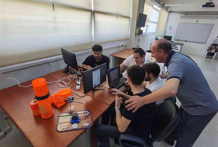 Model Uydu Yarışmasında Şampi̇yon Olmanın Gururunu Yaşıyorlar