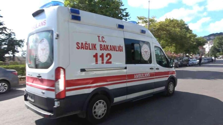 Motosi̇klet Otomobi̇lle Çarpıştı: 1 Yaralı