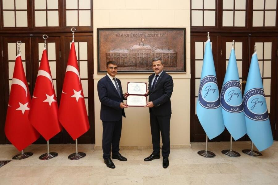 Vali̇li̇k İle Gazi̇ Üni̇versi̇tesi̇ Arasında ‘Akademi̇k Ve Eği̇ti̇mi̇ İş Bi̇rli̇ği̇ Protokolü Yapıldı