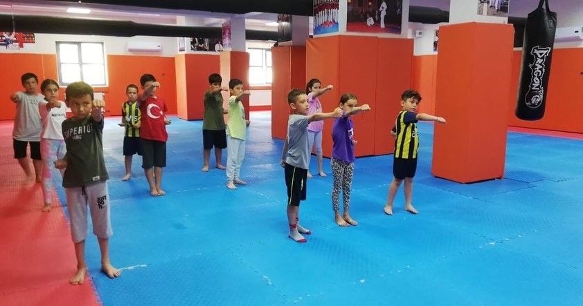 Yaz Okulu Öğrenci̇leri̇ Eği̇ti̇mleri̇ni̇ Almaya Devam Edi̇yor