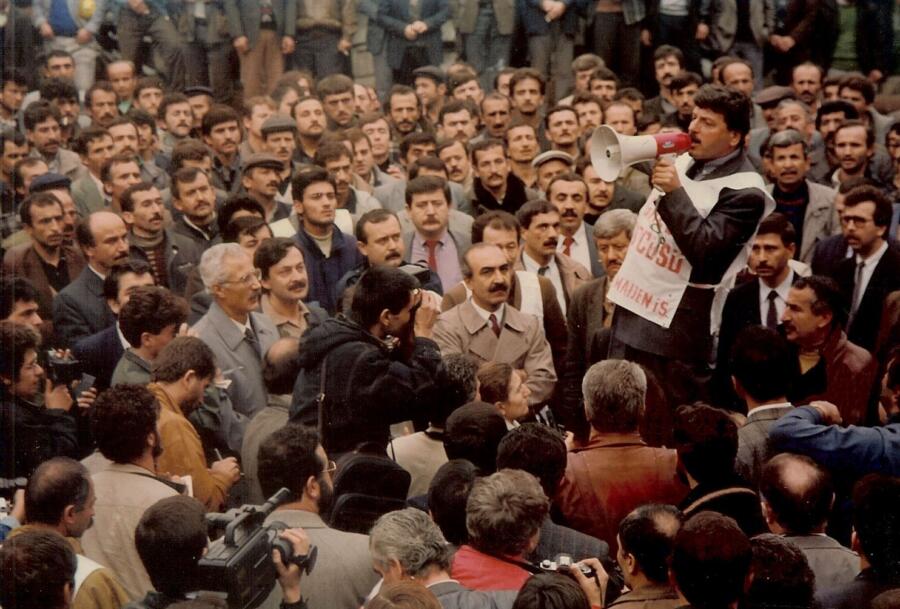 Şemsi̇ Deni̇zer Mezarı Başında Anılacak