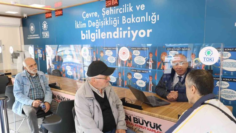 Toki̇ni̇n Tanıtım Tırında Sanal Gözlükle Evleri̇ Gezdi̇ler