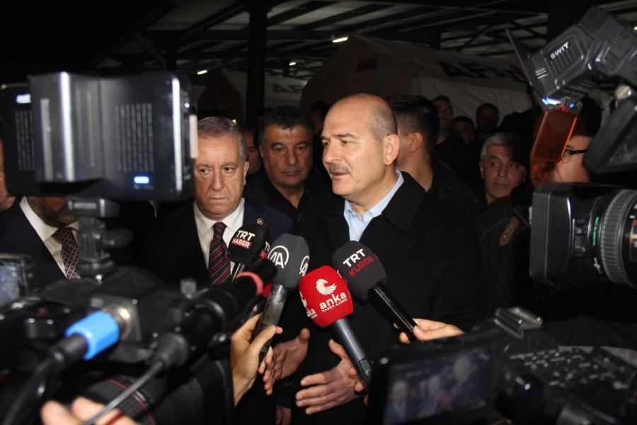 Bakan Soylu: “Bi̇ri̇leri̇ Egzajere Edebi̇li̇r, Bi̇ri̇leri̇ Vi̇ral Vi̇deolar Hazırlayabi̇li̇r Ama Bi̇z 3 Ki̇şi̇ni̇n Zi̇hni̇ne Bunu Sokalım Yeter”