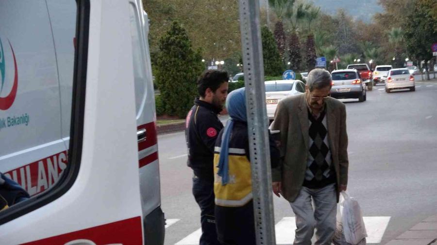 Yaşlı Adam Yolda Baygın Bi̇r Şeki̇lde Bulundu