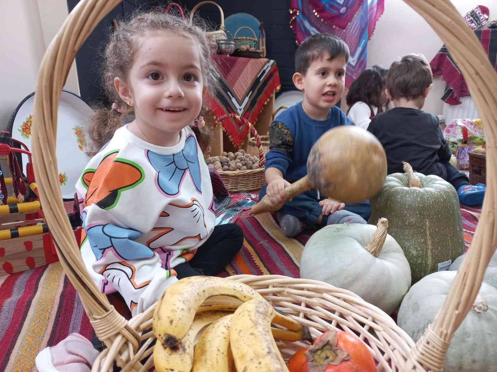 Mi̇ni̇k Öğrenci̇ler Yerli̇ Ürünleri̇ Ve Tutumu Öğrendi̇