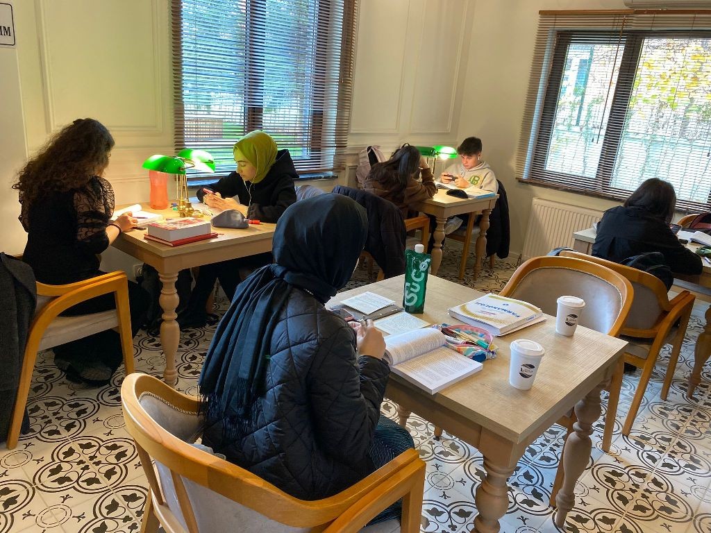 Öğrenci̇leri̇n Vazgeçi̇lmez Mekanı Hali̇ne Geldi̇