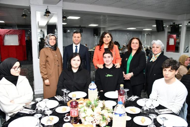 Karabük’te yetim çocuklar için iftar programı düzenlendi